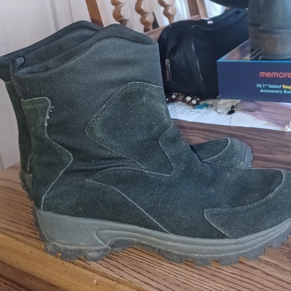 🌨 Earth Black Suede Hiking Ankle Boot 🌨